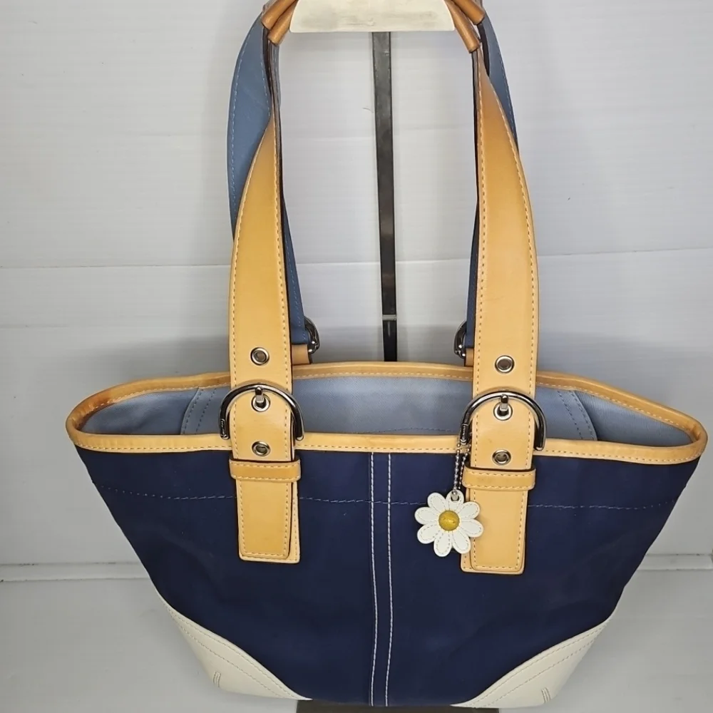 Coach Vintage Y2K SoHo Hampton Mini Daisy Canvas Tote Bag Purse L3J-4428 - Picture 2 of 12